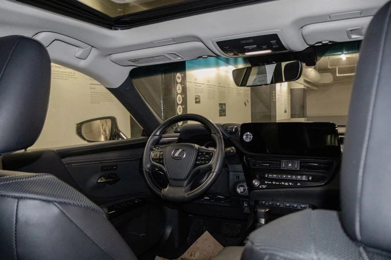 2024 Lexus ES 7th Gen - Image 16 of 20
