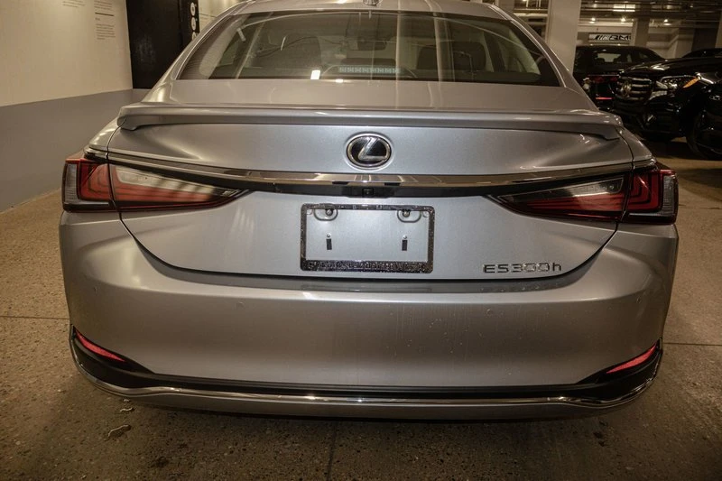 2024 Lexus ES 7th Gen - Image 18 of 20