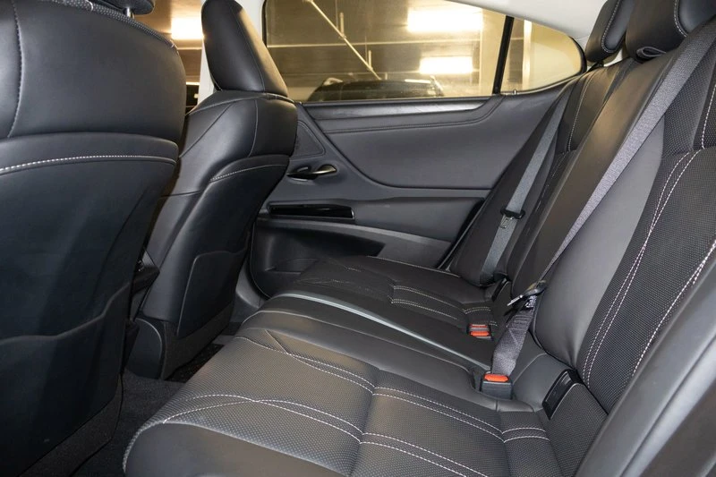 2024 Lexus ES 7th Gen - Image 12 of 20