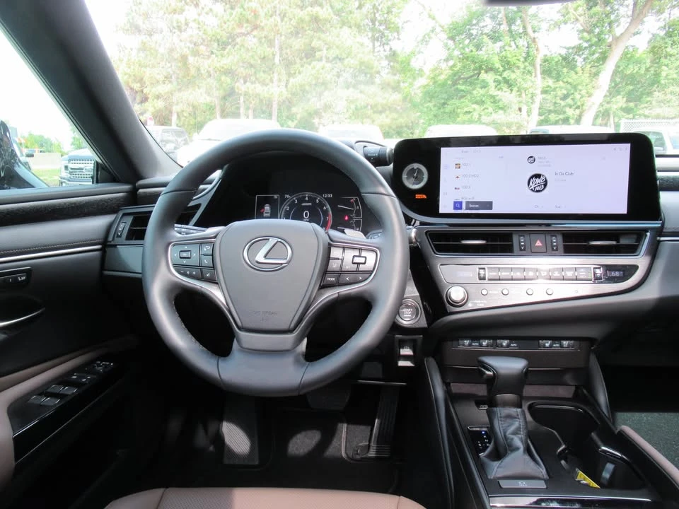 2024 Lexus ES 7th Gen - Image 5 of 8