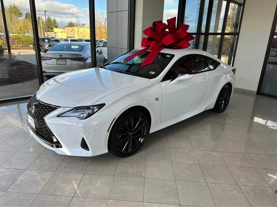 2024 Lexus RC - Image 9 of 14