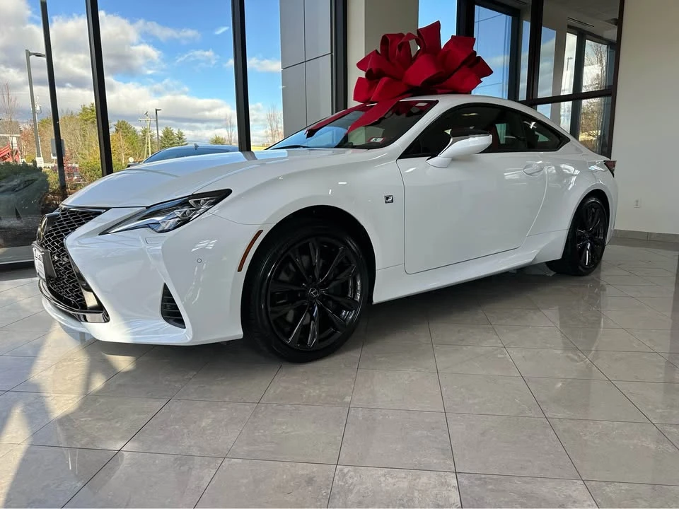 2024 Lexus RC - Image 8 of 14