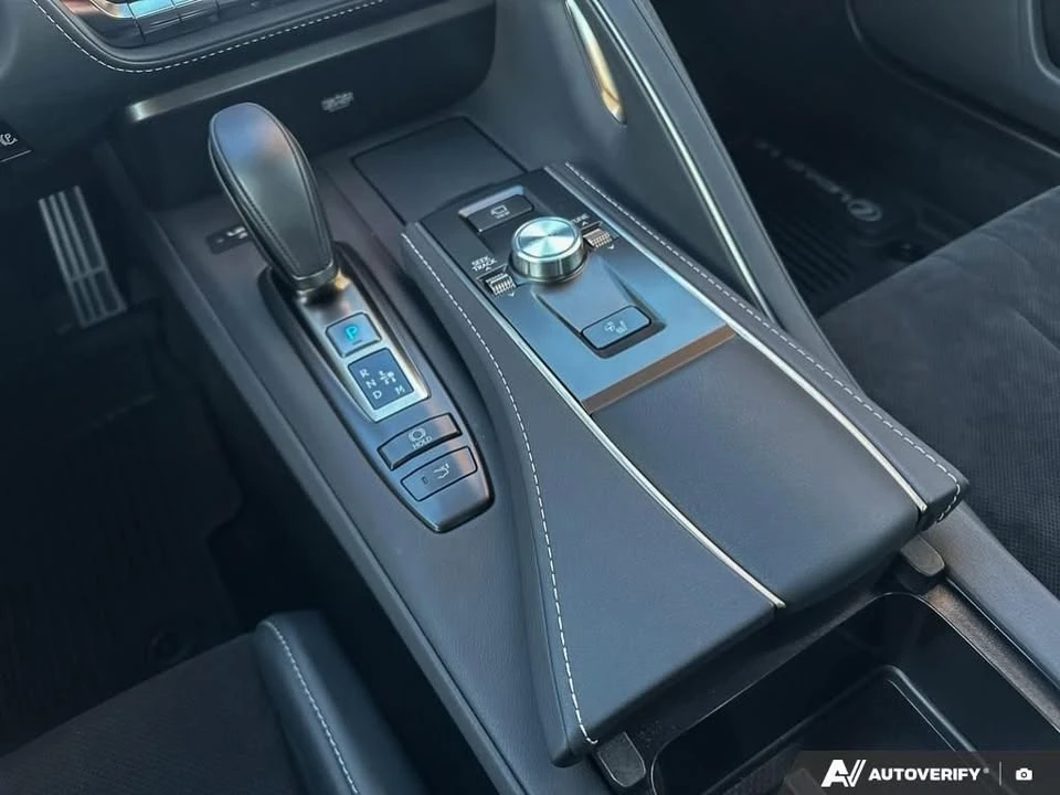 2024 Lexus LC - Image 17 of 18