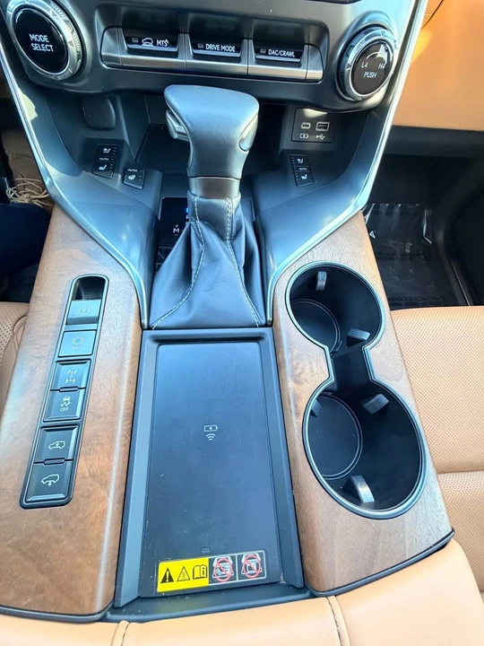 2024 Lexus LX 4th Gen - Image 9 of 12
