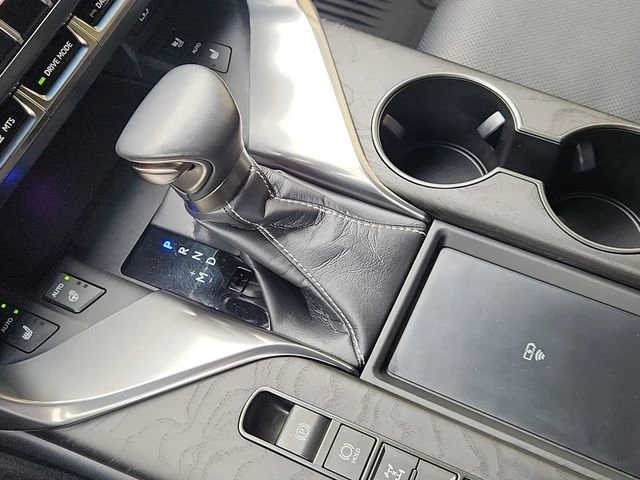 2024 Lexus LX 4th Gen - Image 16 of 20