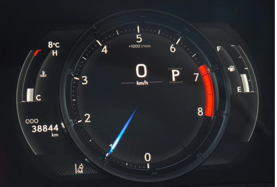 2024 Lexus RC - Image 6 of 9