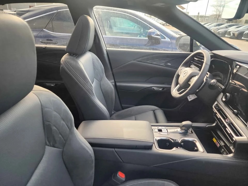 2024 Lexus RX 5th Gen - Image 6 of 9