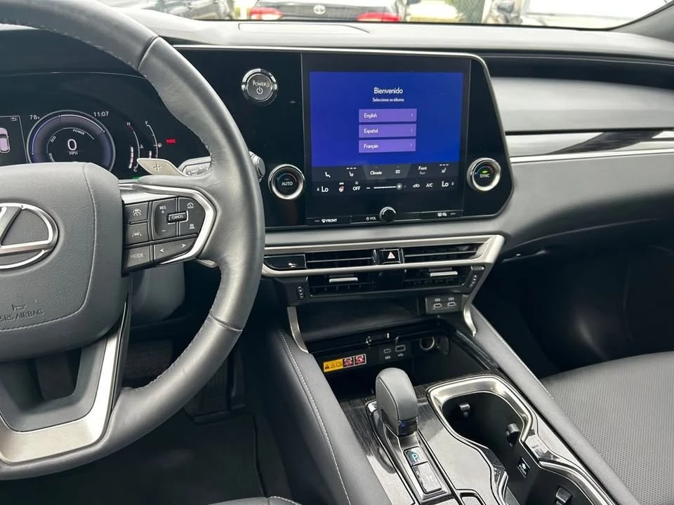 2024 Lexus RX 5th Gen - Image 17 of 20