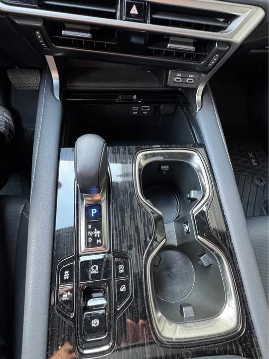2024 Lexus RX 5th Gen - Image 8 of 15