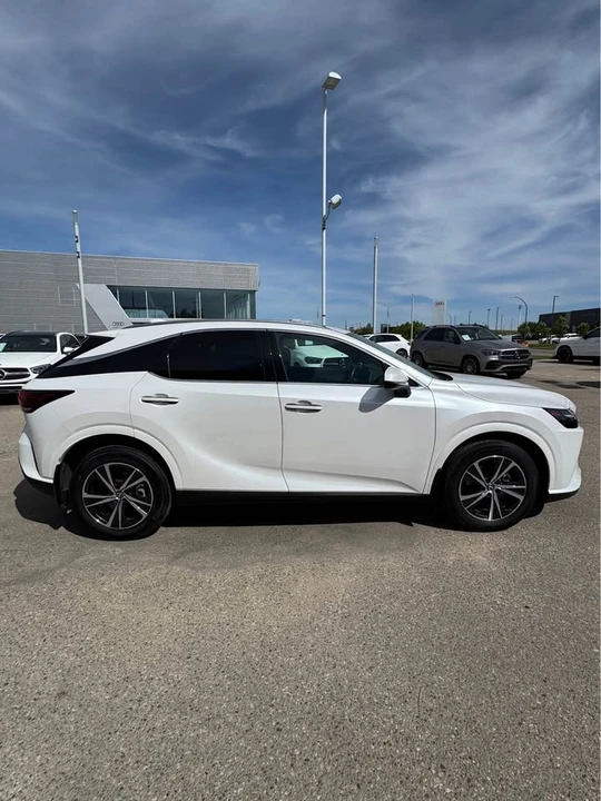 2024 Lexus RX 5th Gen - Image 13 of 15