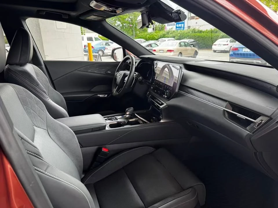 2024 Lexus RX 5th Gen - Image 14 of 15