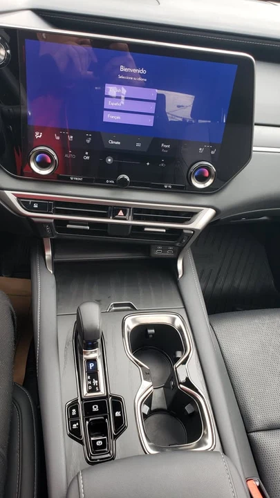 2024 Lexus RX 5th Gen - Image 13 of 15