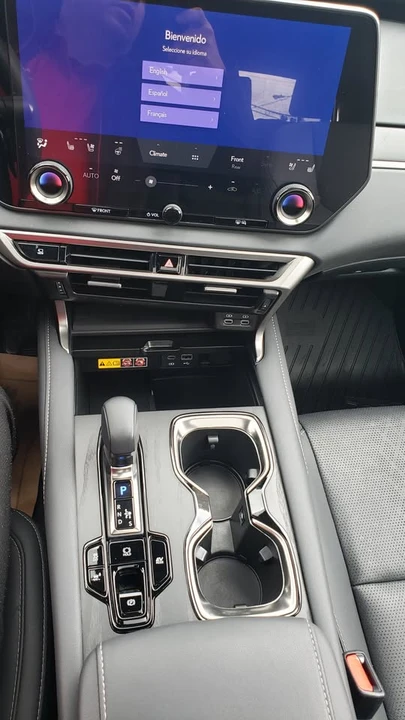 2024 Lexus RX 5th Gen - Image 12 of 15