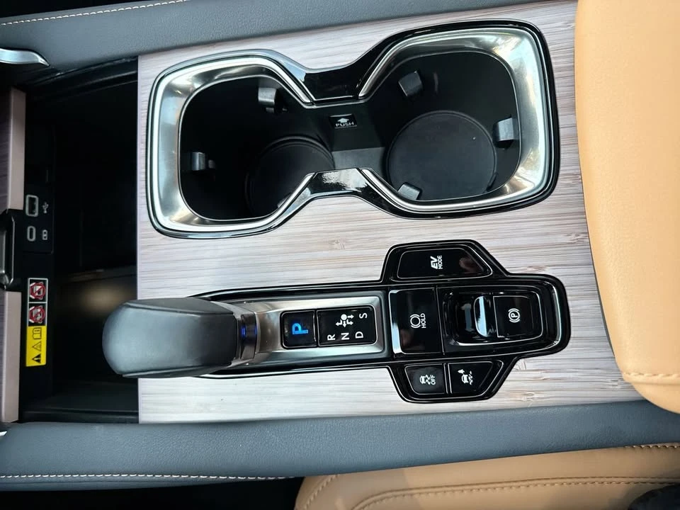 2024 Lexus RX 5th Gen - Image 15 of 18