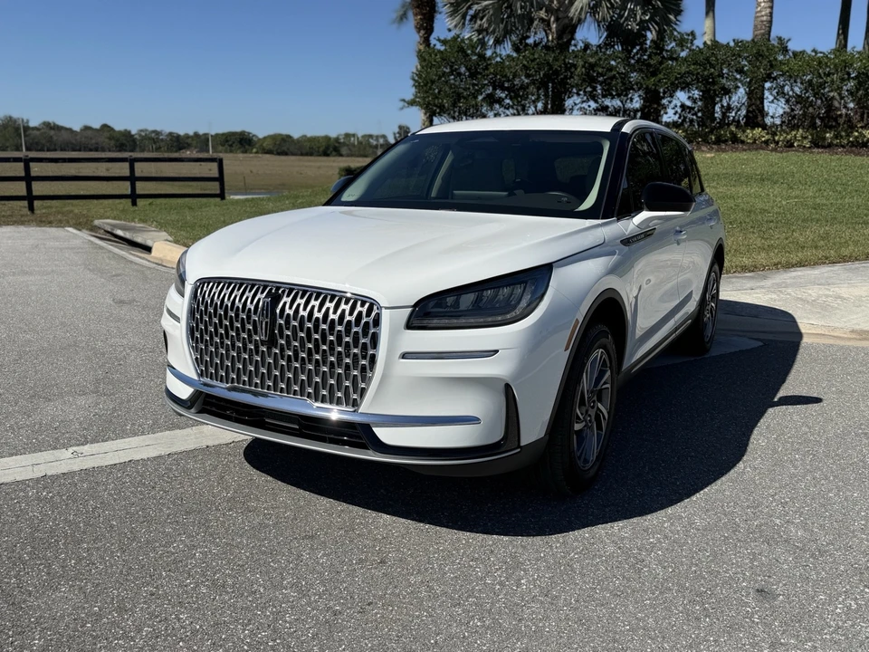2024 Lincoln Corsair - Image 2 of 20