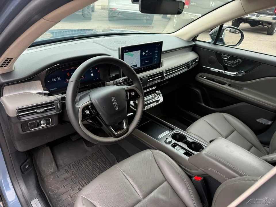 2024 Lincoln Corsair - Image 16 of 24