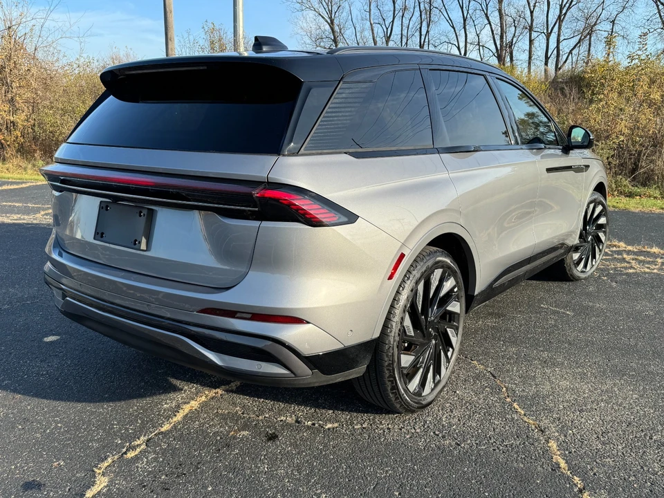 2024 Lincoln Nautilus - Image 8 of 21
