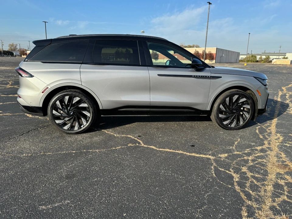 2024 Lincoln Nautilus - Image 5 of 21
