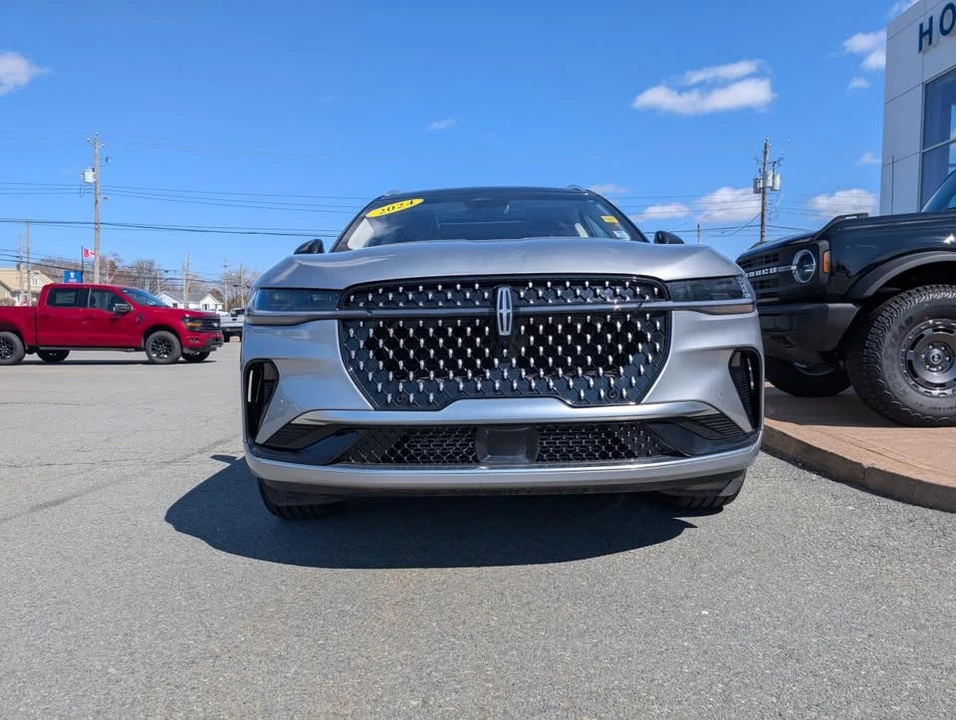 2024 Lincoln Nautilus - Image 2 of 10
