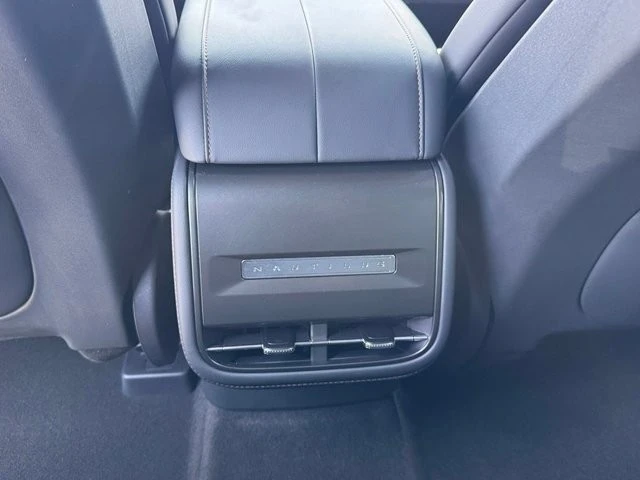 2024 Lincoln Nautilus - Image 28 of 30