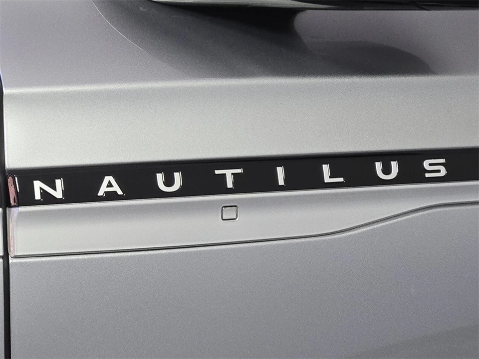 2024 Lincoln Nautilus - Image 11 of 12