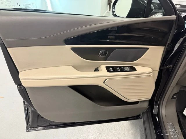 2024 Lincoln Nautilus - Image 14 of 21