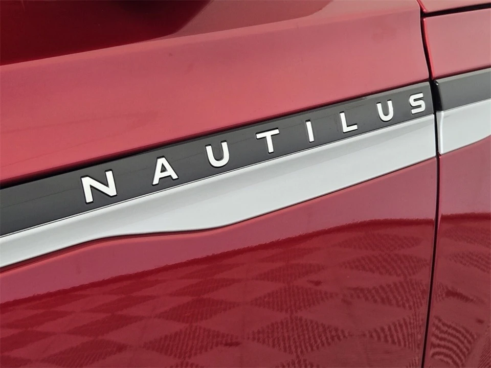 2024 Lincoln Nautilus - Image 17 of 21