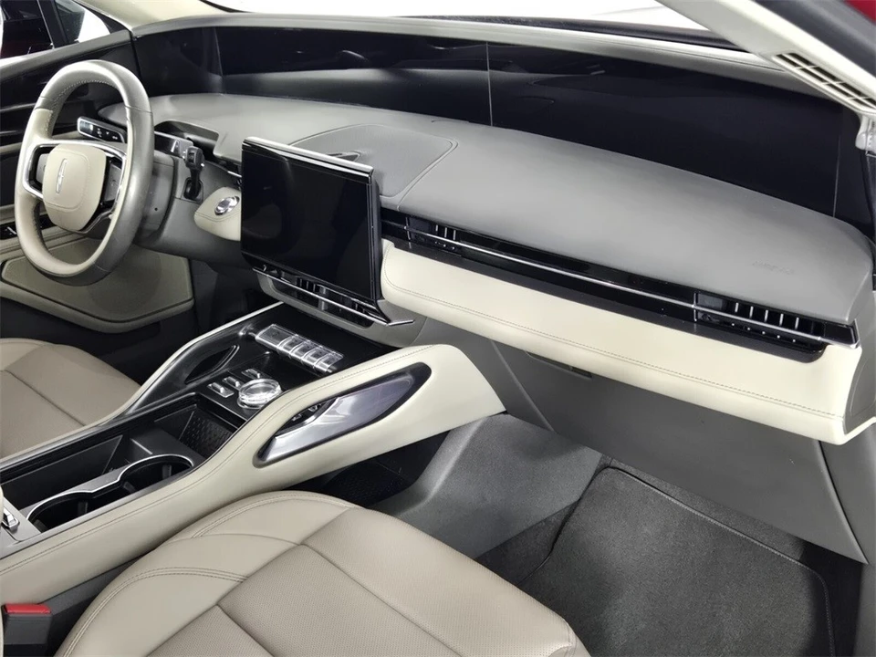 2024 Lincoln Nautilus - Image 15 of 21