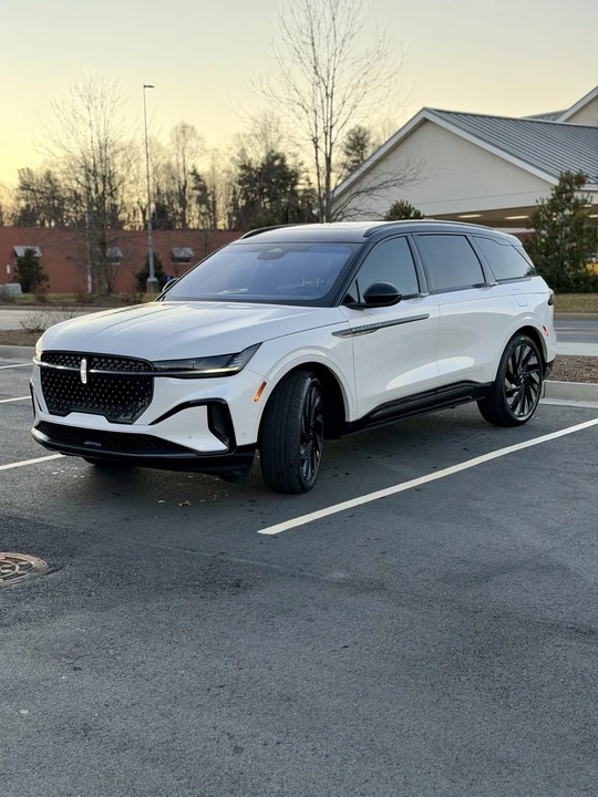 2024 Lincoln Nautilus - Image 2 of 17