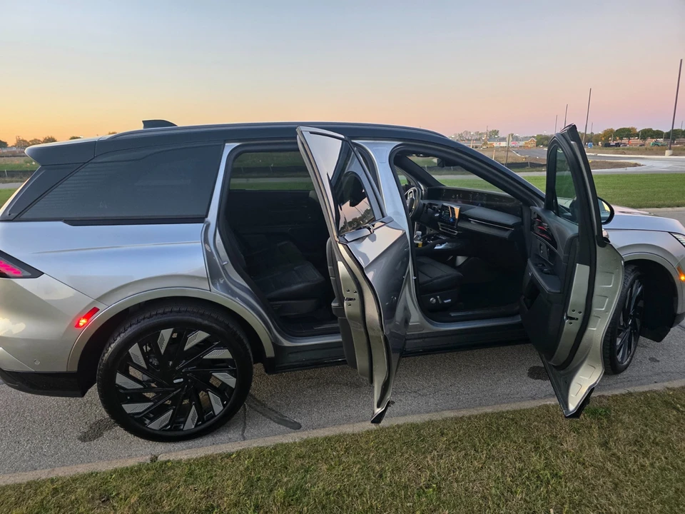 2024 Lincoln Nautilus - Image 11 of 21