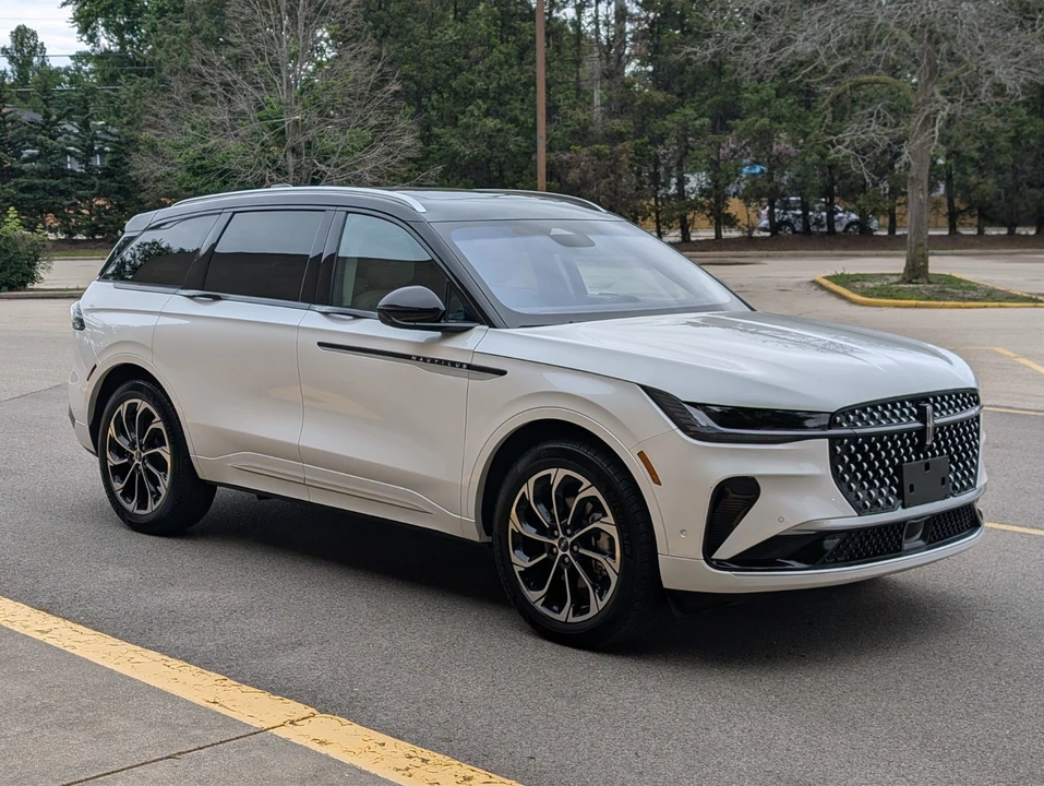2024 Lincoln Nautilus - Image 2 of 26