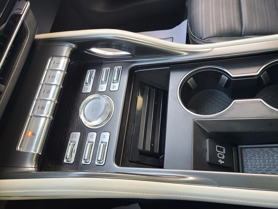 2024 Lincoln Nautilus - Image 24 of 28
