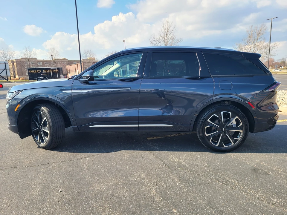 2024 Lincoln Nautilus - Image 2 of 21