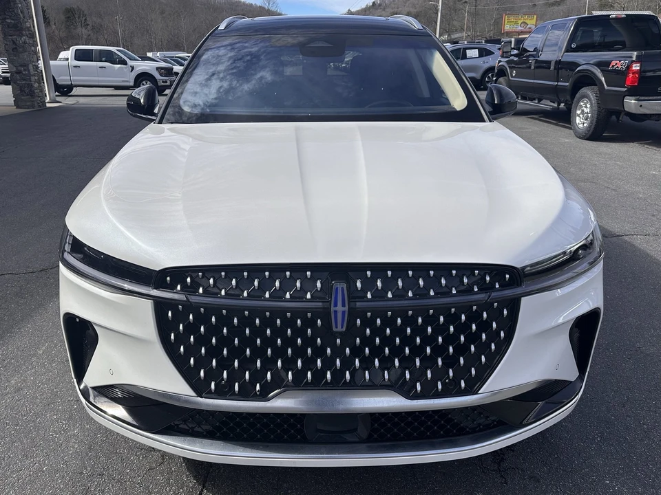 2024 Lincoln Nautilus - Image 3 of 31