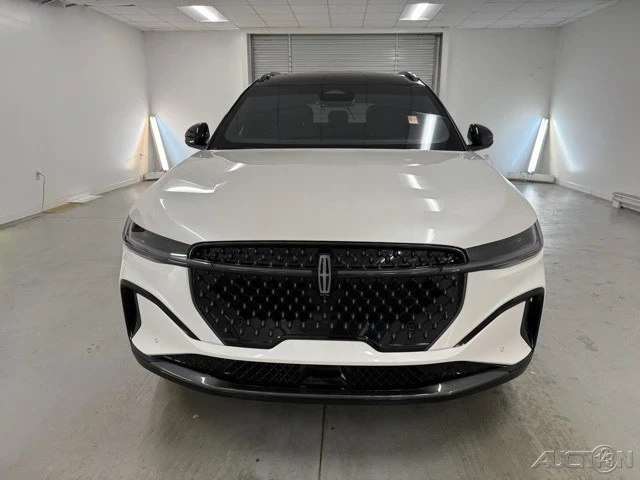 2024 Lincoln Nautilus - Image 2 of 12
