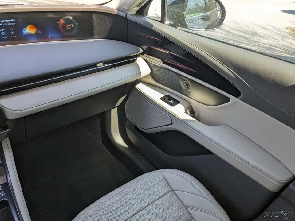 2024 Lincoln Nautilus - Image 19 of 21