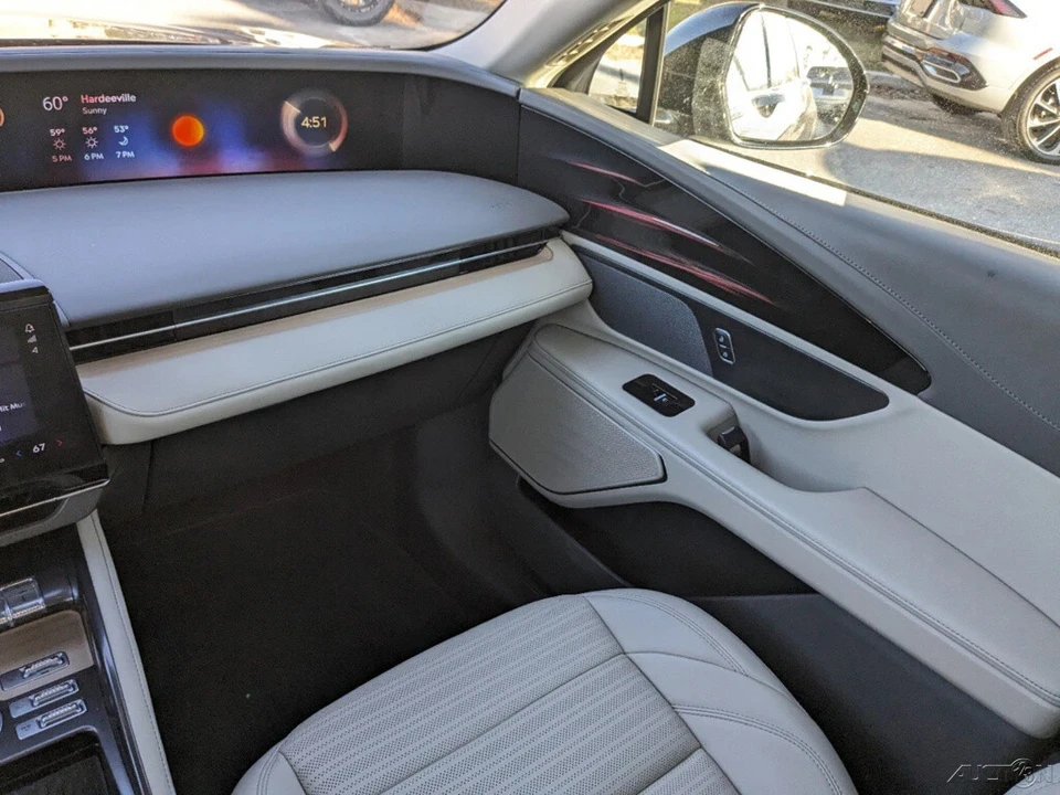 2024 Lincoln Nautilus - Image 19 of 21
