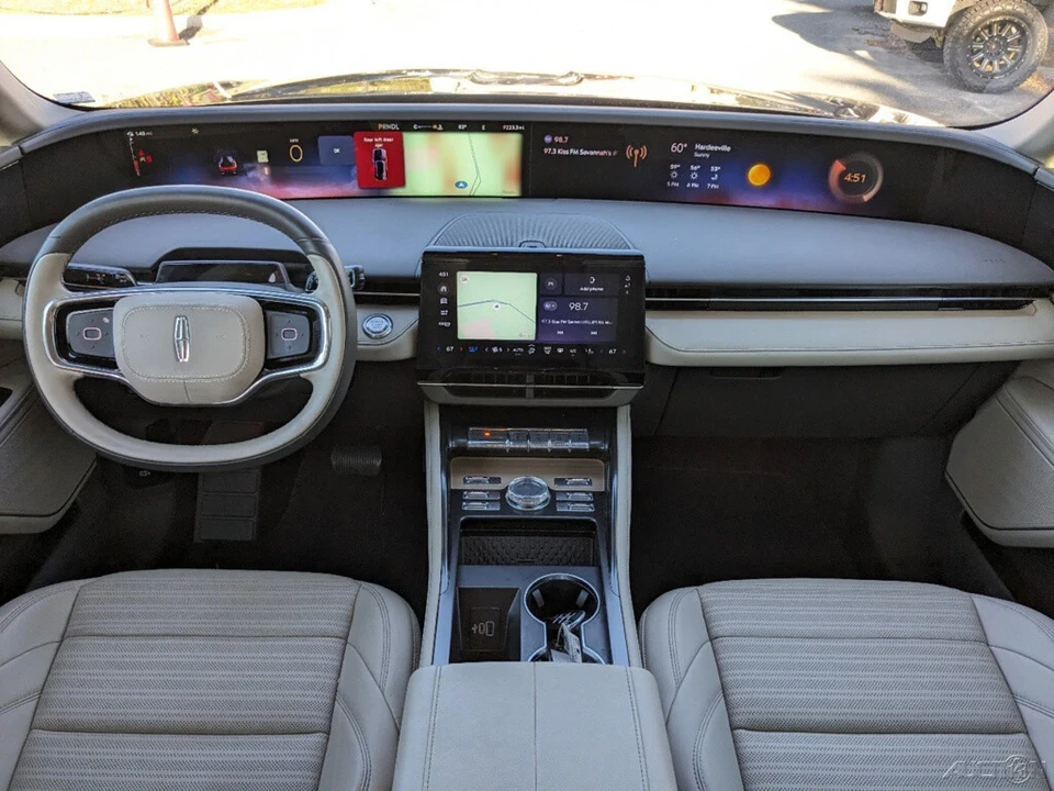 2024 Lincoln Nautilus - Image 17 of 21