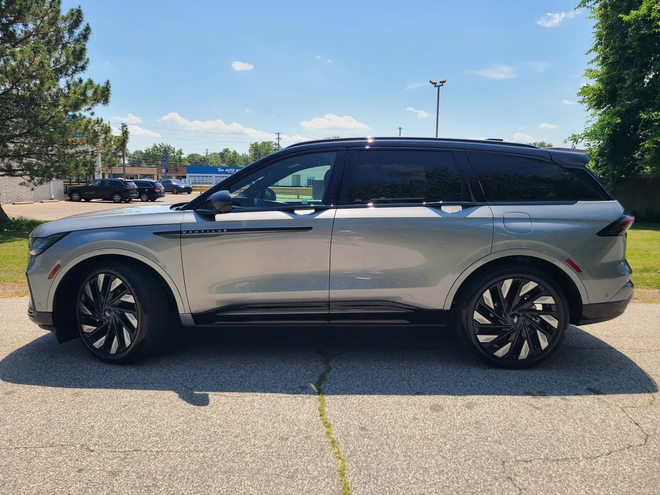 2024 Lincoln Nautilus - Image 2 of 28