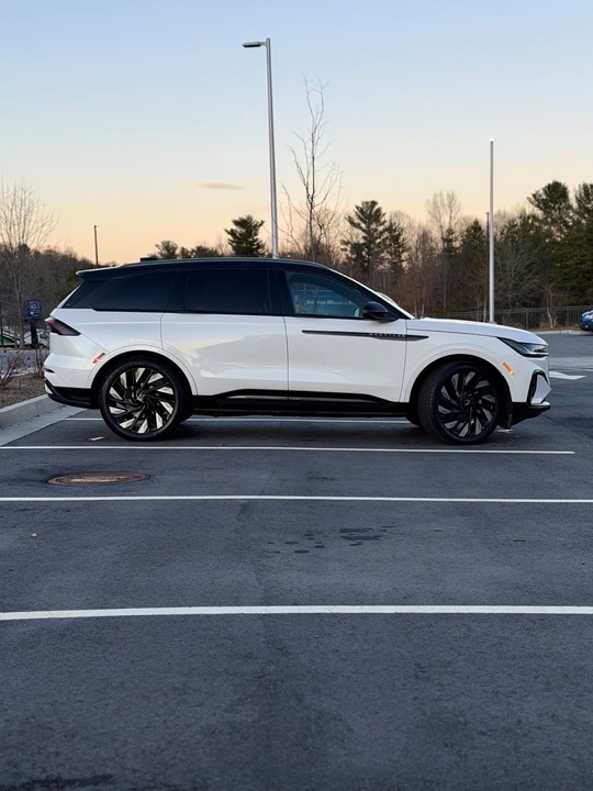 2024 Lincoln Nautilus - Image 3 of 18