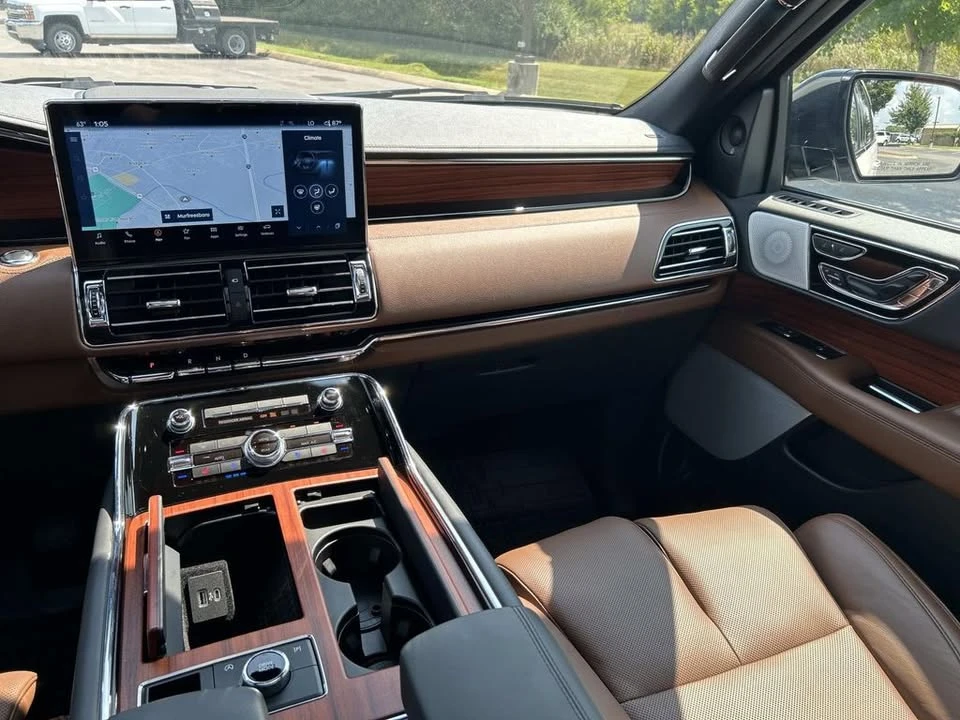 2024 Lincoln Navigator 4th Gen - Image 18 of 20