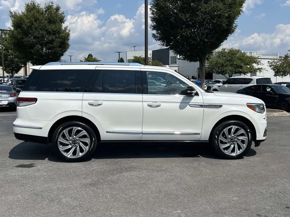 2024 Lincoln Navigator 4th Gen - Image 2 of 20