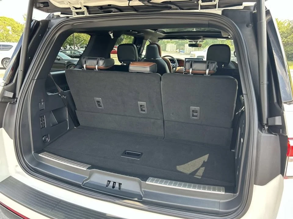 2024 Lincoln Navigator 4th Gen - Image 12 of 20