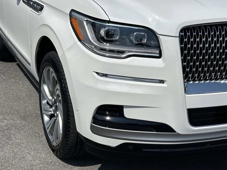 2024 Lincoln Navigator 4th Gen - Image 10 of 20