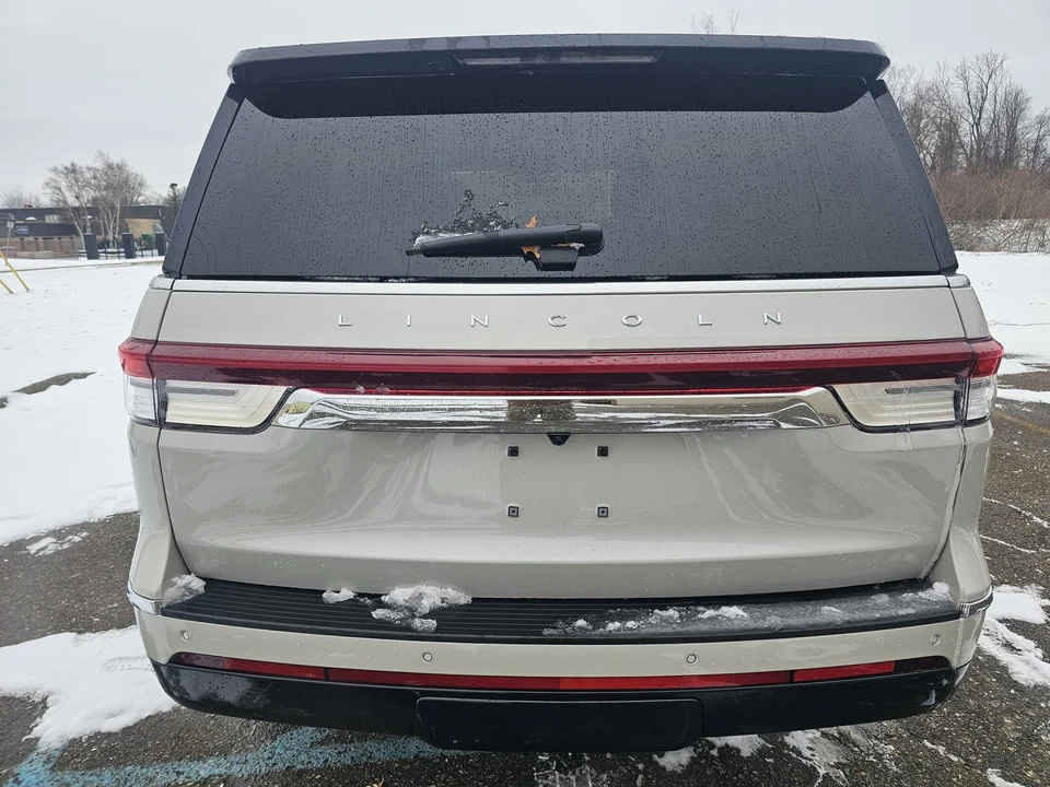 2024 Lincoln Navigator 4th Gen - Image 15 of 21
