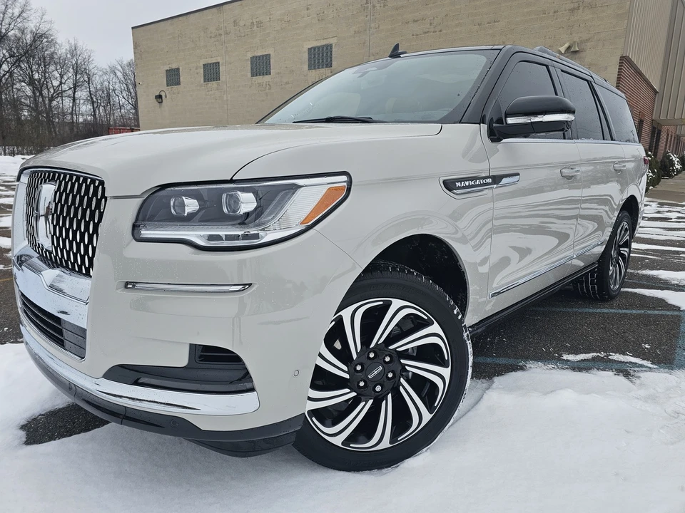 2024 Lincoln Navigator 4th Gen - Image 5 of 21
