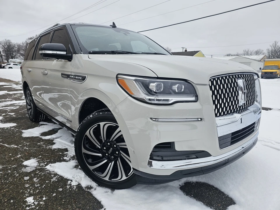 2024 Lincoln Navigator 4th Gen - Image 3 of 21