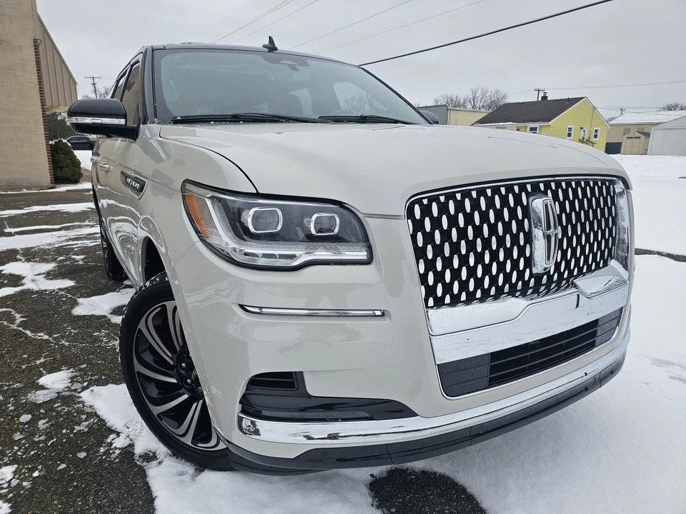 2024 Lincoln Navigator 4th Gen - Image 4 of 21