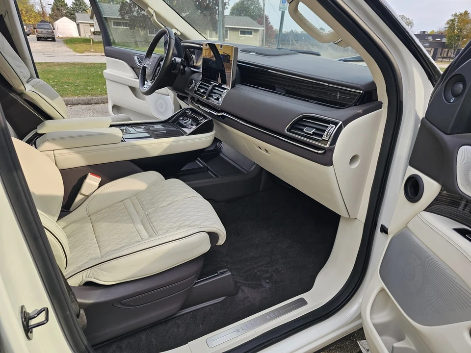 2024 Lincoln Navigator 4th Gen - Image 12 of 21