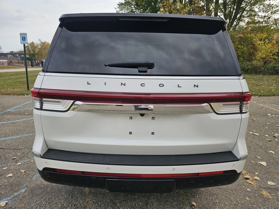 2024 Lincoln Navigator 4th Gen - Image 17 of 21